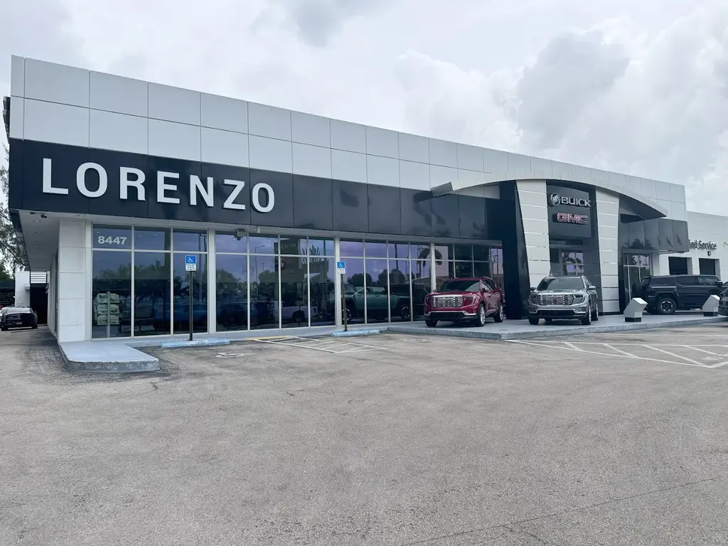 Dealership gallery photo 1